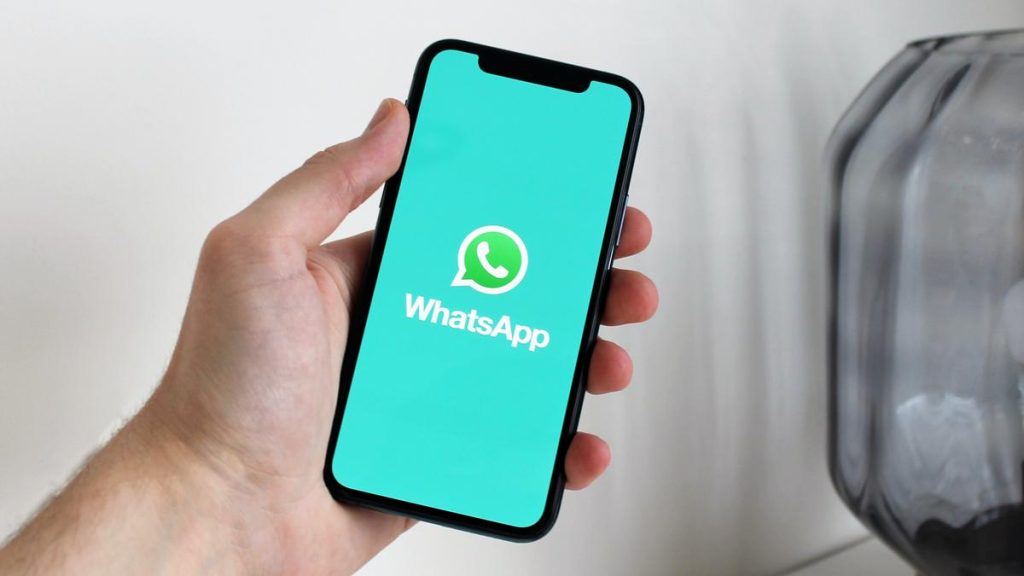 iPhone Lawas Tak Dapat Update WhatsApp? Ini Solusinya!