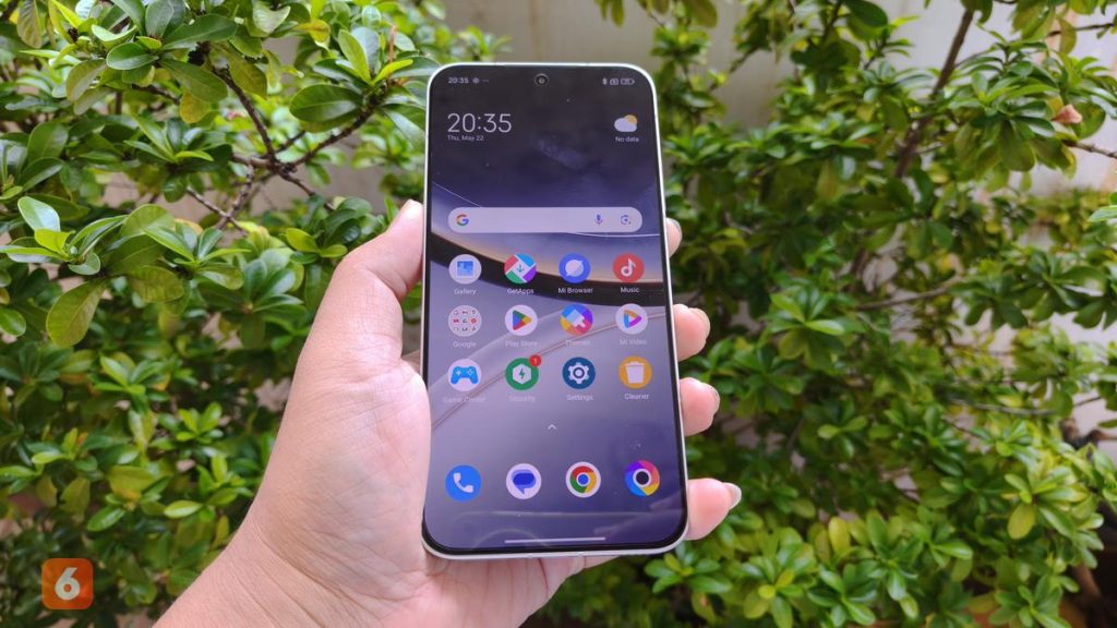 Lihat Poco F7 Cyber Silver: Desain Futuristik & Performa Juara!