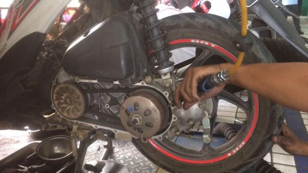 Deteksi Dini 6 Tanda V-Belt Skutik Aus Sebelum Putus