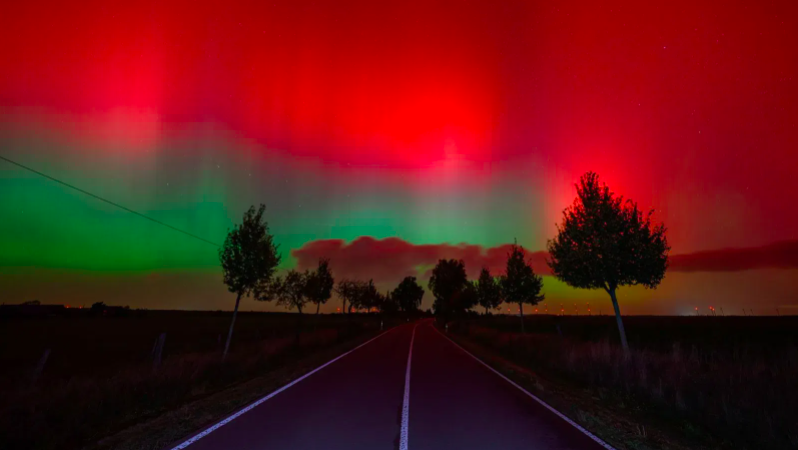 Misteri Aurora Merah Film Sore Terungkap: Ini Faktanya!